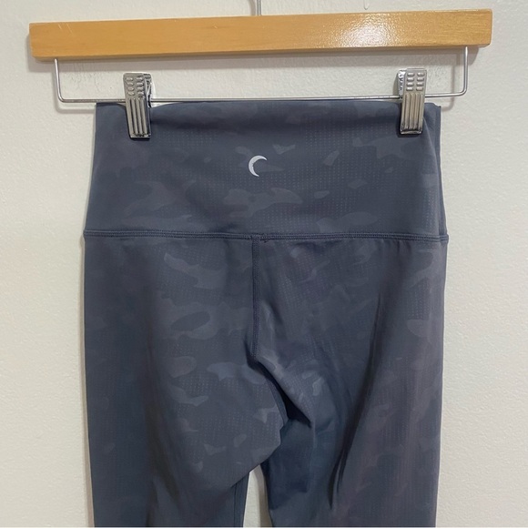 Zyia Active Sz 2 Grey Camo High Rise Leggings - Picture 4 of 5